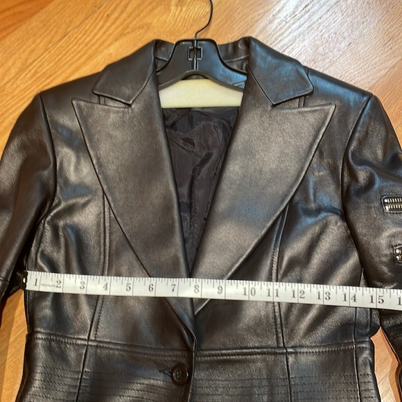 Leather jacket. - Picture 5 of 9